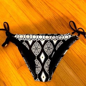 String bikini bottom size small